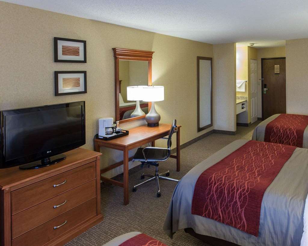 Quality Inn I-25 Pueblo Room photo